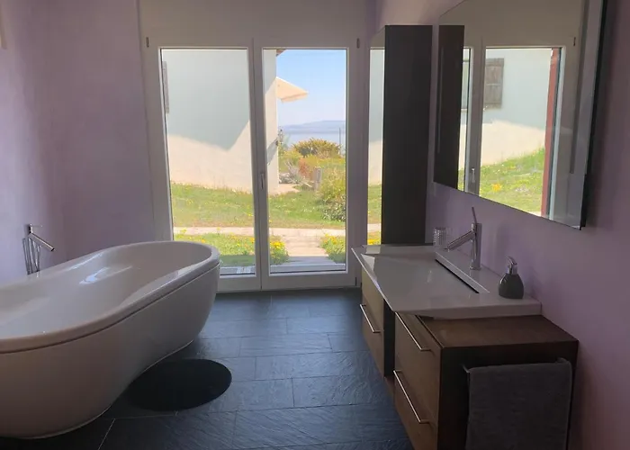 Au Bord Du De Morat Avec Vue Imprenable *