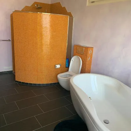 Βίλα Au Bord Du De Morat Avec Vue Imprenable Vully-les-Lacs