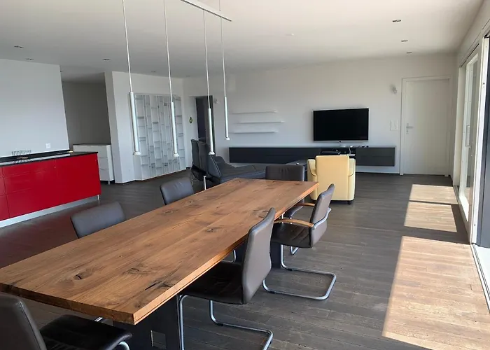 Au Bord Du De Morat Avec Vue Imprenable 别墅